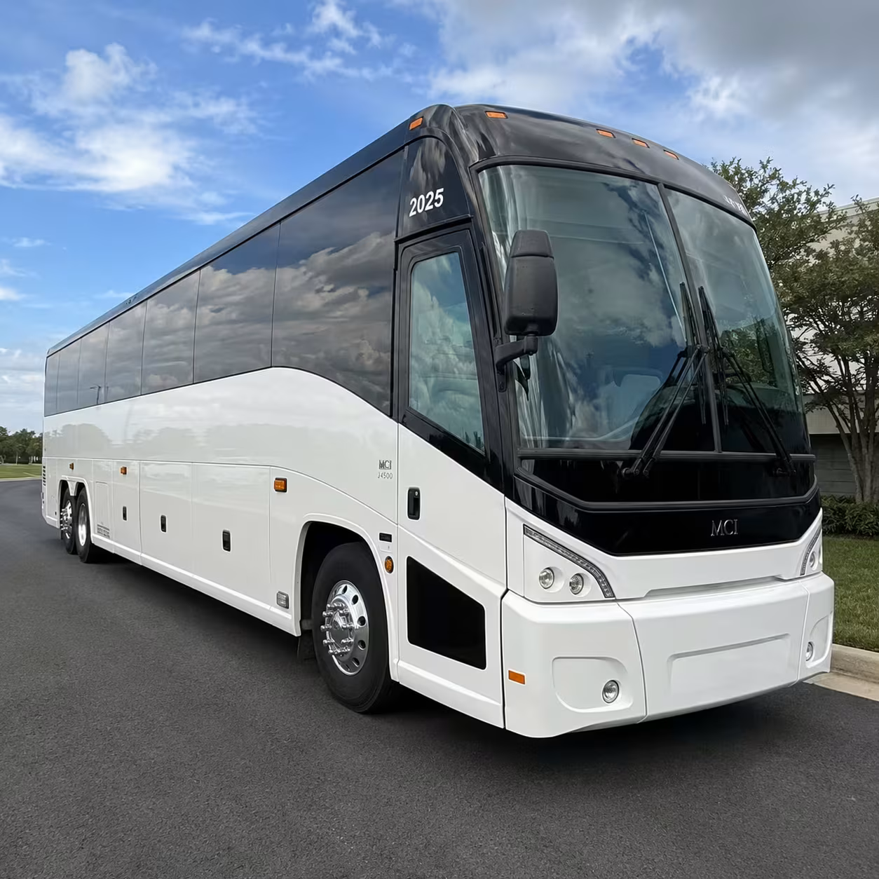 murfreesboro shuttle buses for healthcare and manufacturing teams